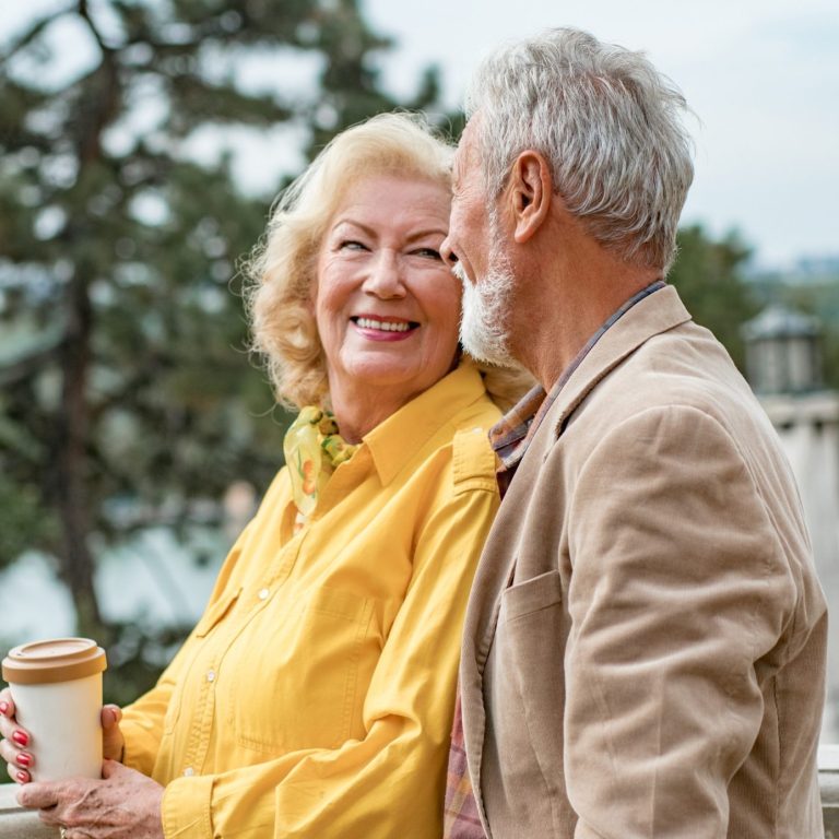 man en vrouw balkon